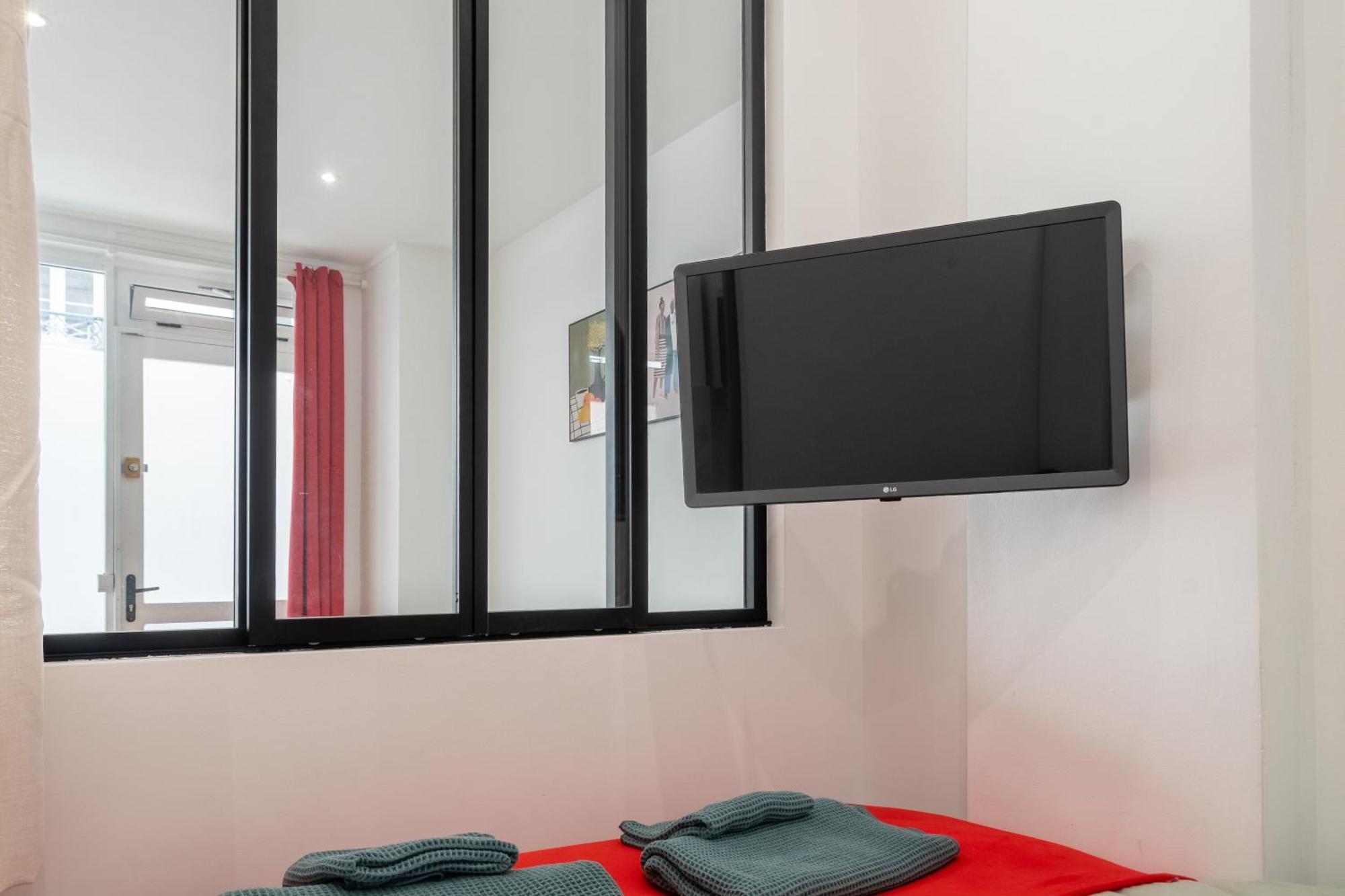Lavie Maison Eiffel Ac Hot Tub Paris Exterior photo